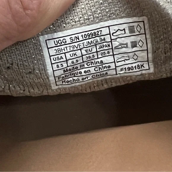 UGG Sammy Silver Metallic Chevron Slip-On Comfort Sneakers Shoes Women’s 8.5 - Picture 13 of 16